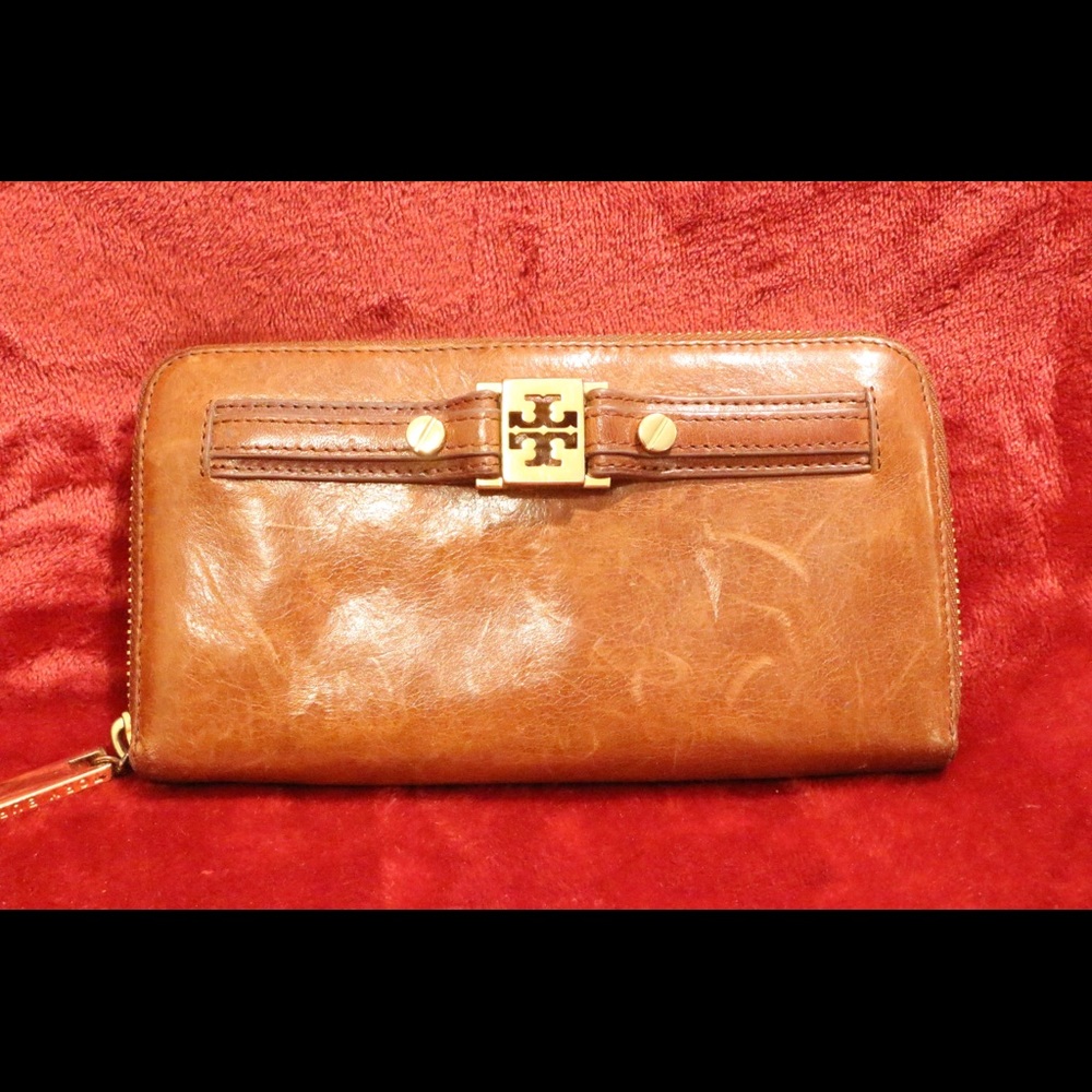 Classic Tory Burch Wallet